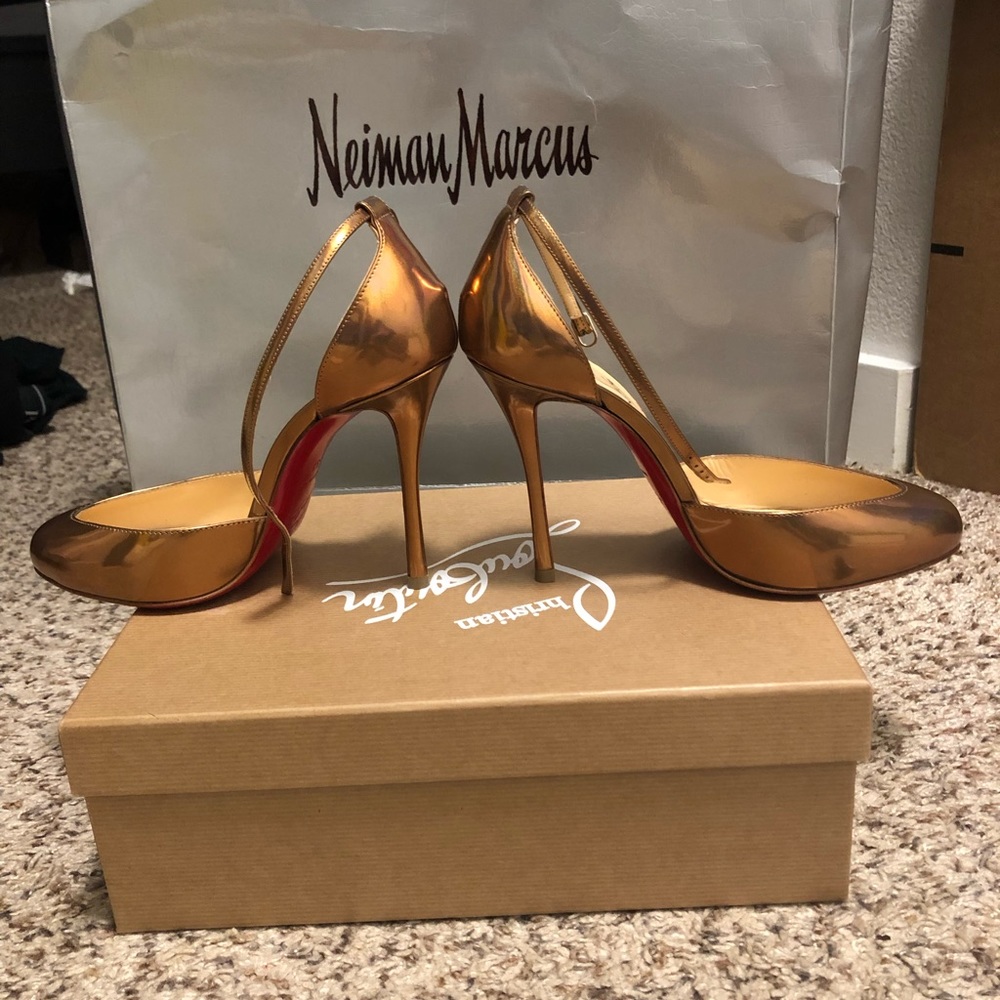 ❌SOLD❌ Christian Louboutin  Bronze pumps Size 7